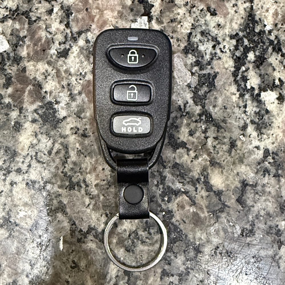 Genuine Hyundai Elantra transmitter key fob for 2016-2020